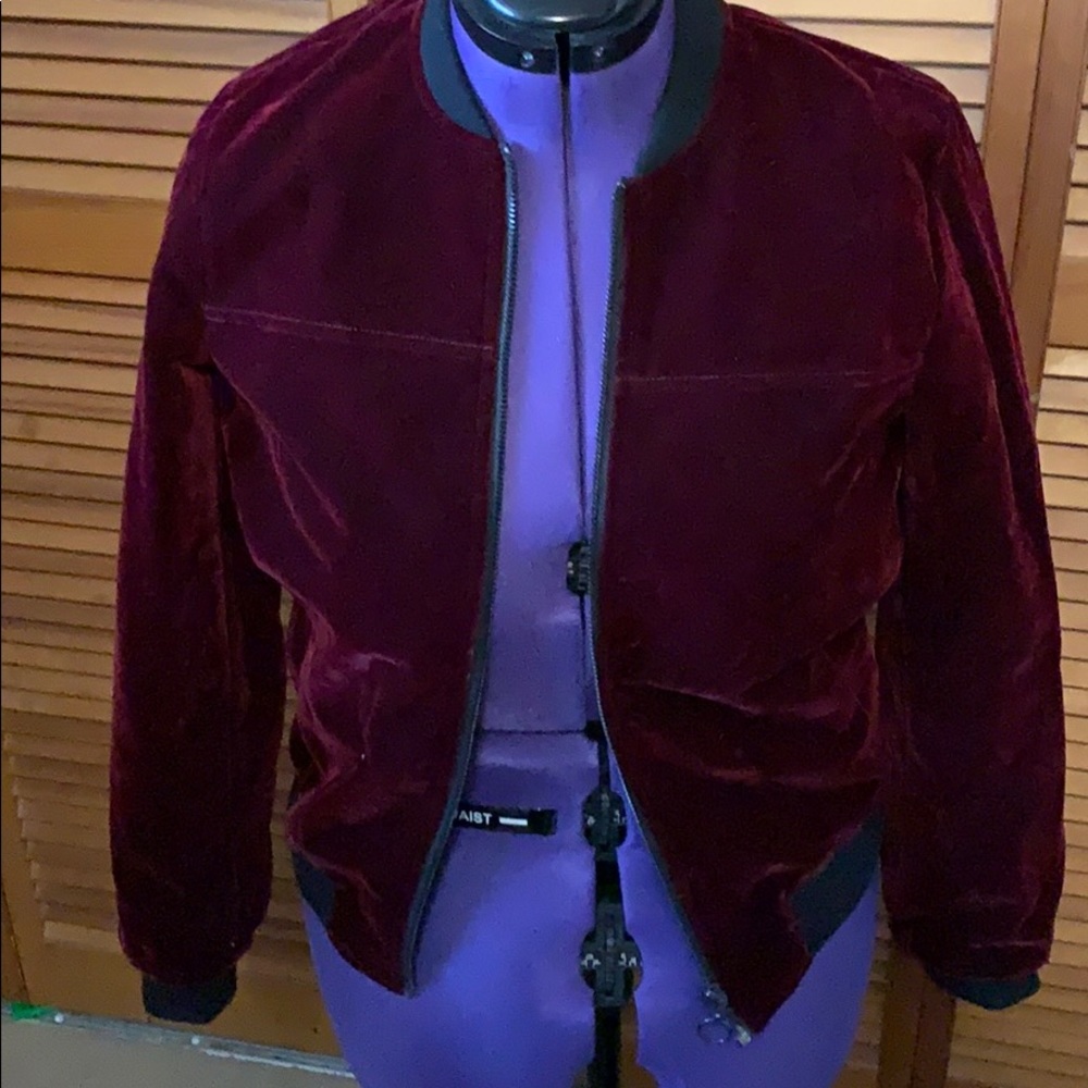 BCBG like new zippered velvet jacket